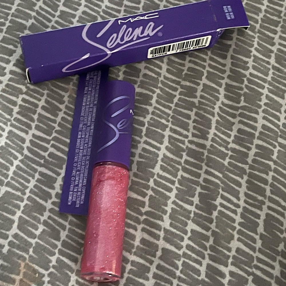 Mac “Selena” lipgloss